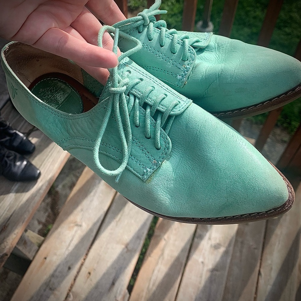 Frye brand Aqua Suede Oxford Flats